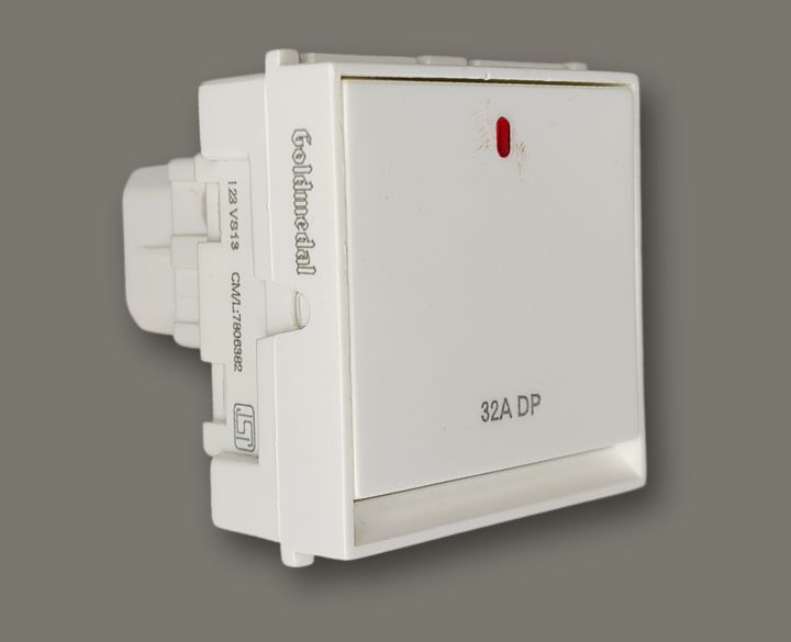 AERO 32AMP DP  SWITCH 240V-(2 MODULE) WITH INDICATOR