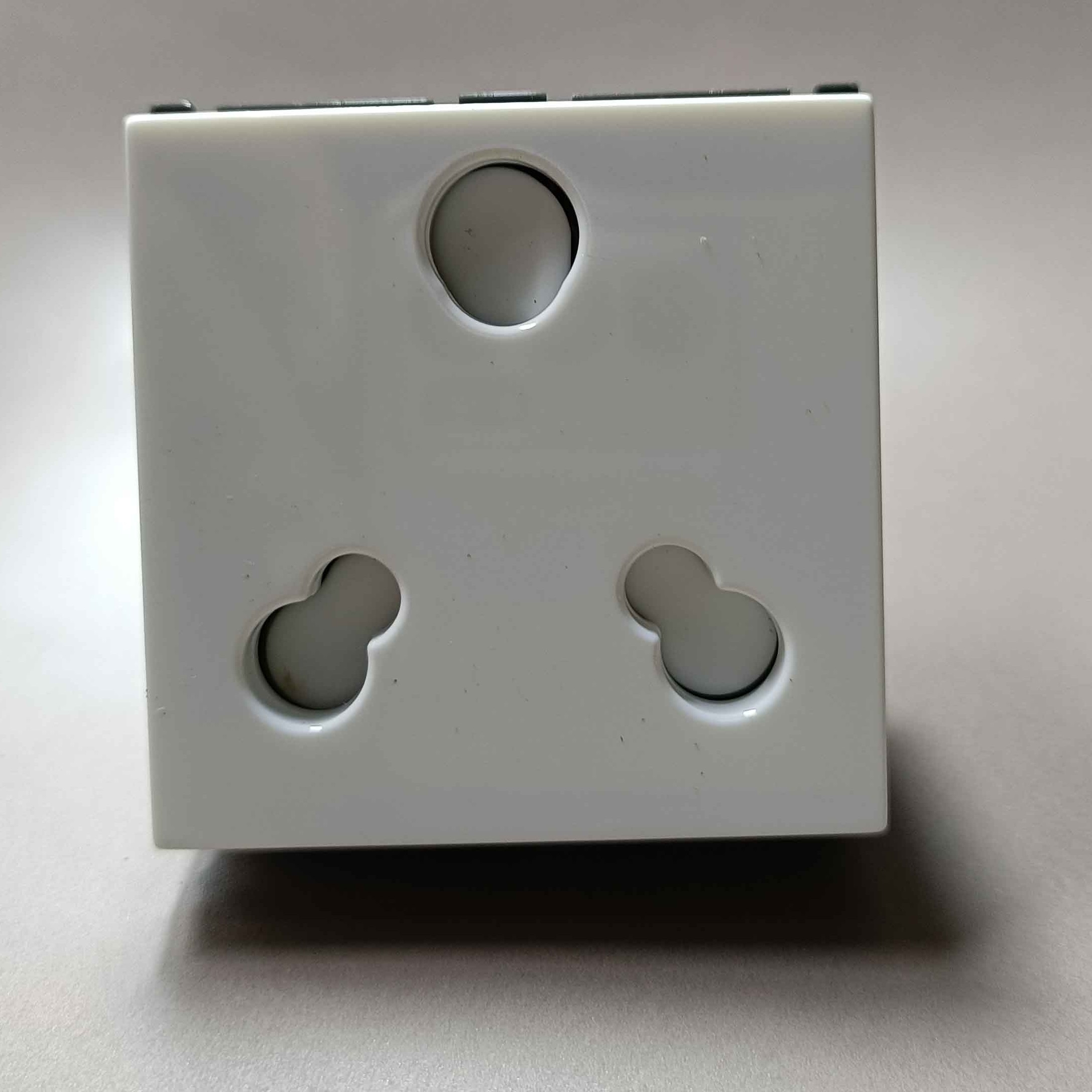 AIR 6 & 16A UNIVERSAL POWER SOCKET  WITH SAFETY SHUTTER